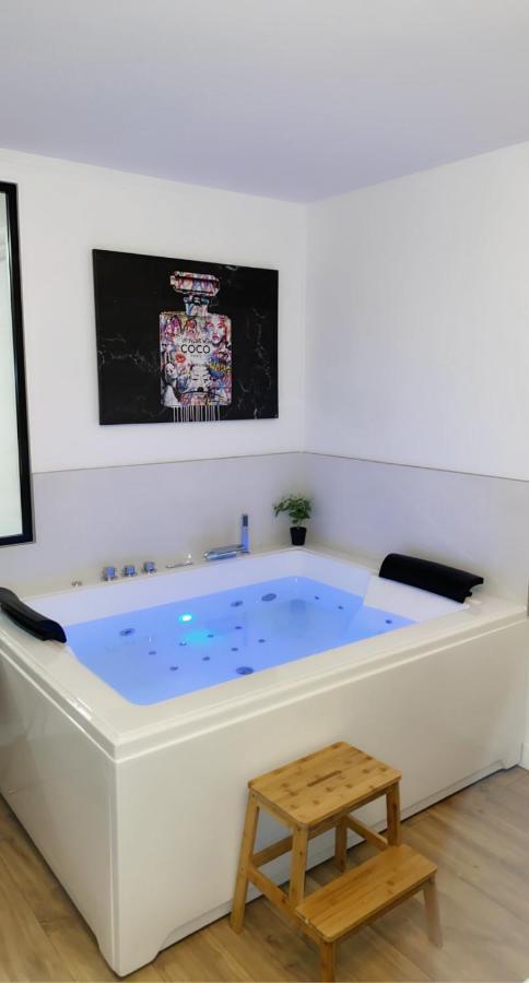 L'AppartE Black Superbe Appartement Pop ! Безансон Екстериор снимка