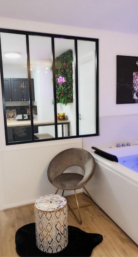 L'AppartE Black Superbe Appartement Pop ! Безансон Екстериор снимка