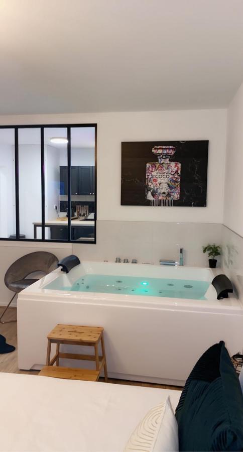 L'AppartE Black Superbe Appartement Pop ! Безансон Екстериор снимка
