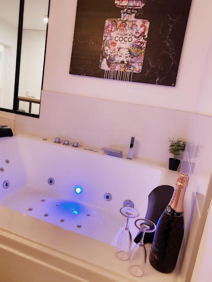 L'AppartE Black Superbe Appartement Pop ! Безансон Екстериор снимка