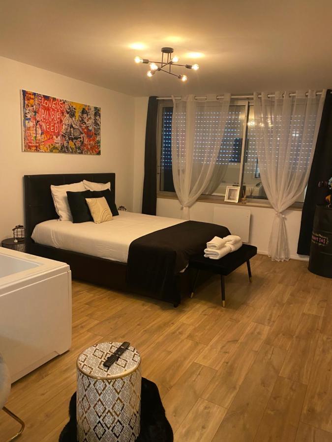 L'AppartE Black Superbe Appartement Pop ! Безансон Екстериор снимка